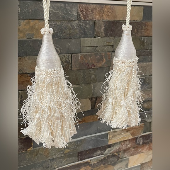 Curtain tasseled tie backs - Picture 2 of 6